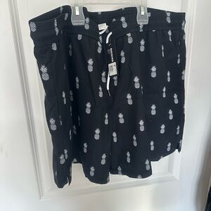 Men's Black Pineapple Print Swim Trunks